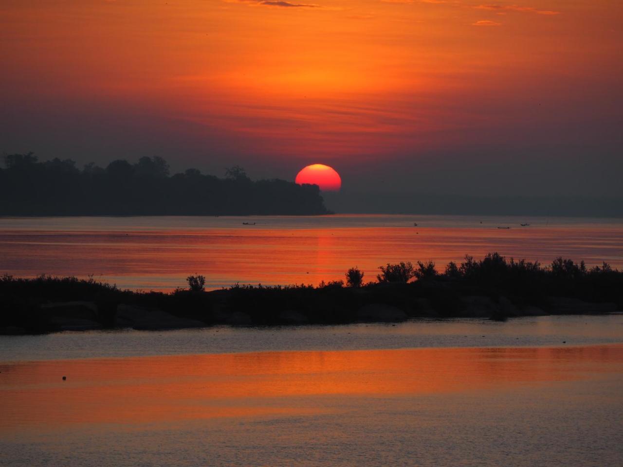 Nawiengkaeriverview Resort Mukdahan Bagian luar foto