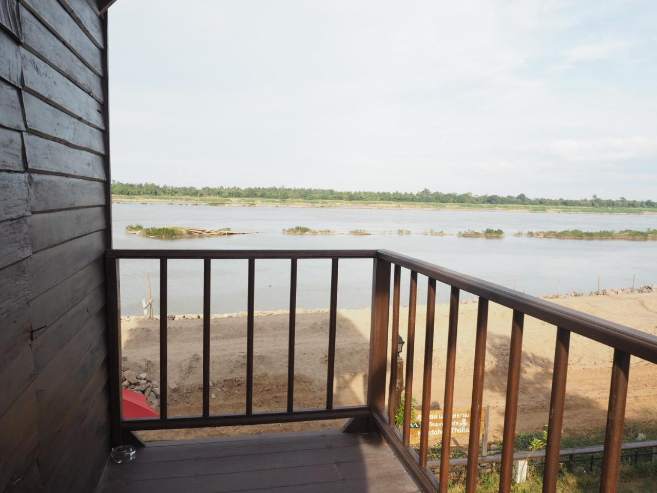 Nawiengkaeriverview Resort Mukdahan Bagian luar foto