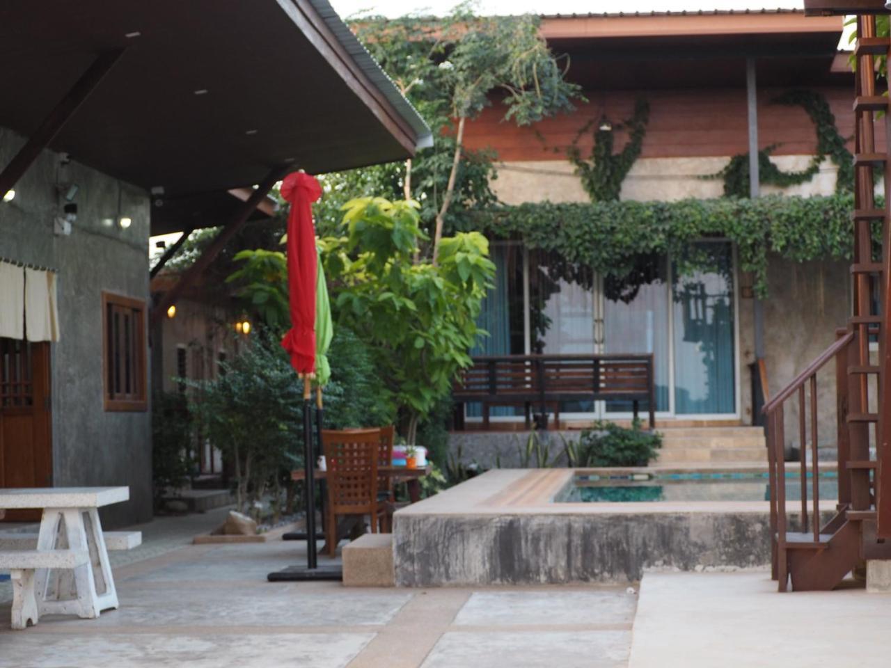 Nawiengkaeriverview Resort Mukdahan Bagian luar foto
