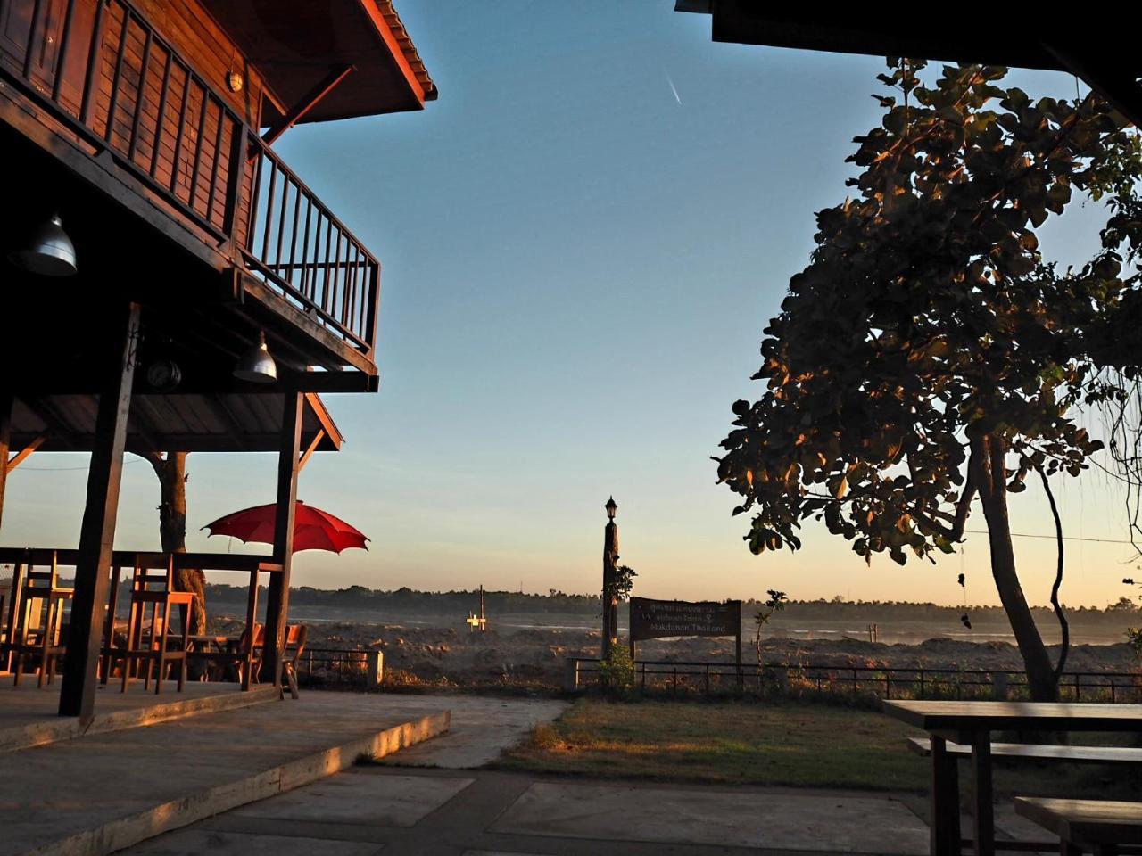 Nawiengkaeriverview Resort Mukdahan Bagian luar foto
