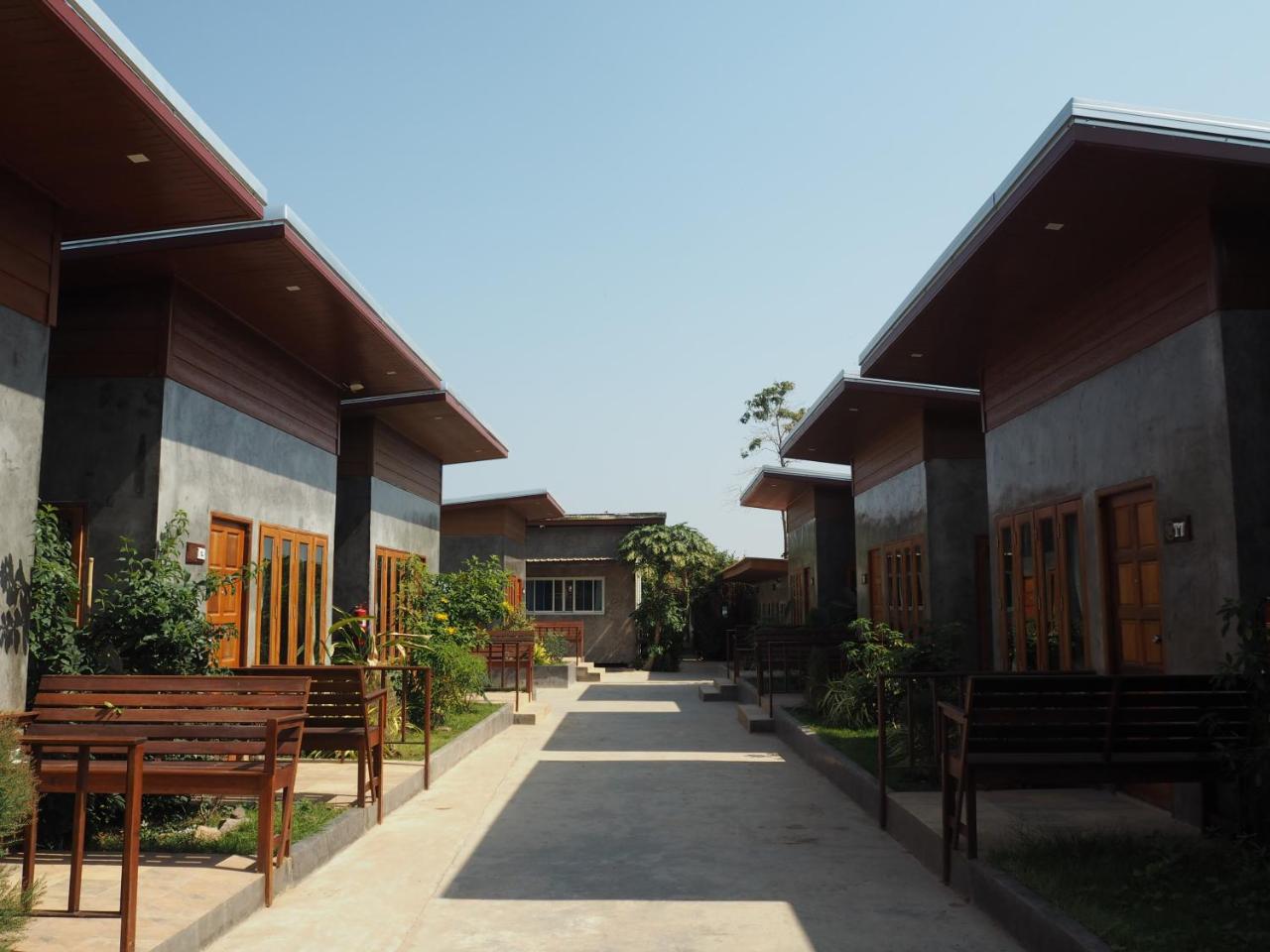 Nawiengkaeriverview Resort Mukdahan Bagian luar foto