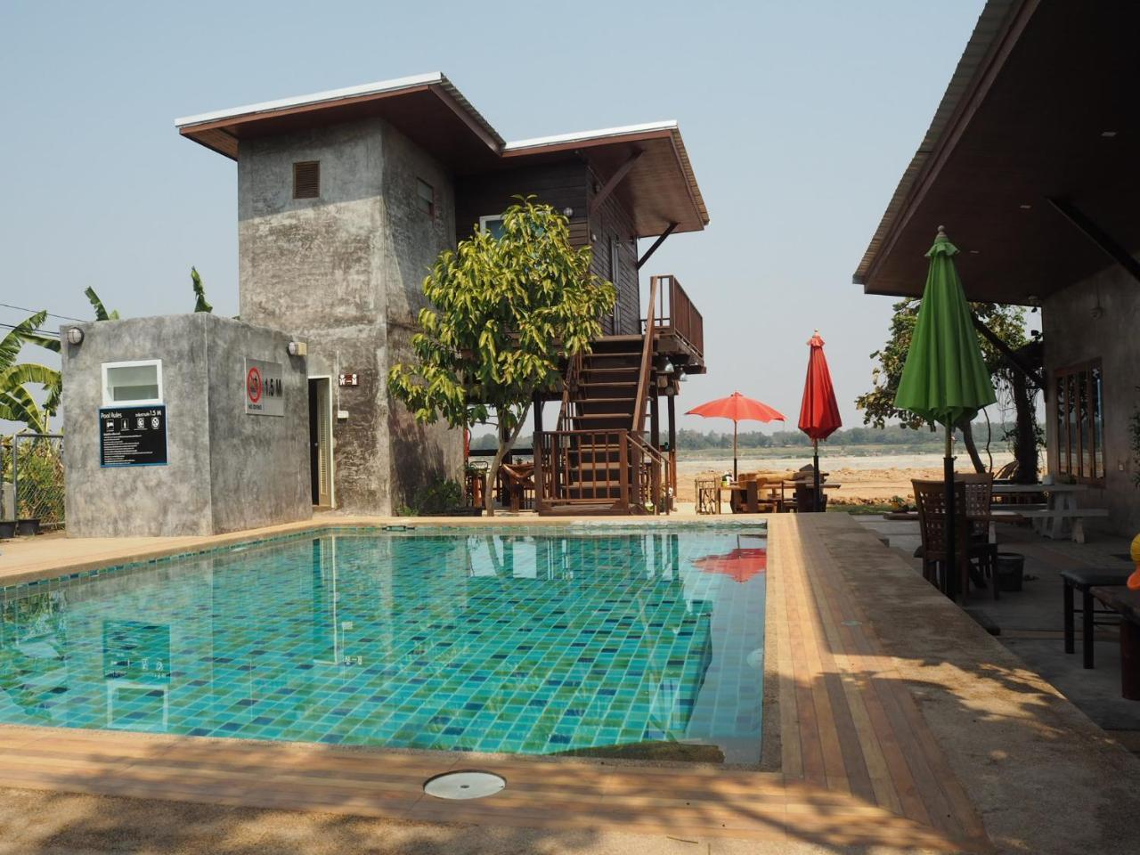 Nawiengkaeriverview Resort Mukdahan Bagian luar foto
